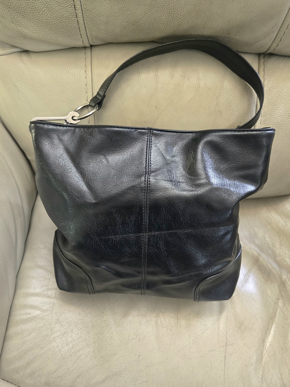 Bueno Classic Shoulder Black Leather Bag